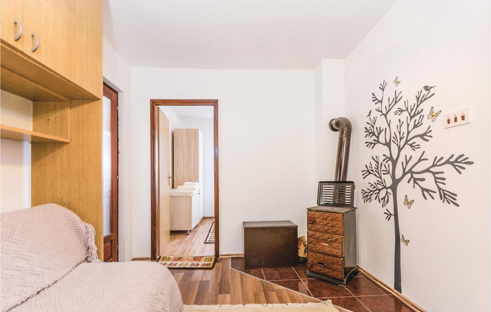Amazing Apartment In Pavicini With Kitchen 外观 照片